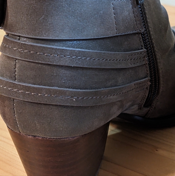 Bare Trap Reid Ankle Bootie Olive Green Side Zipper Heel Strap Metal Buckle - Picture 8 of 15